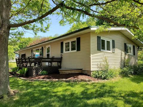 648 N Main St, Viola, WI 54664