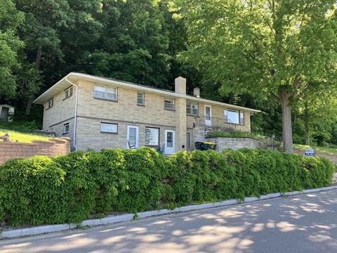 313 Bluff St, Cassville, WI 53806