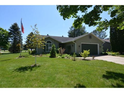 4240 Hearthstone Dr, Janesville, WI 53546