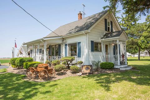 3815 N Percival St, Hazel Green, WI 53811