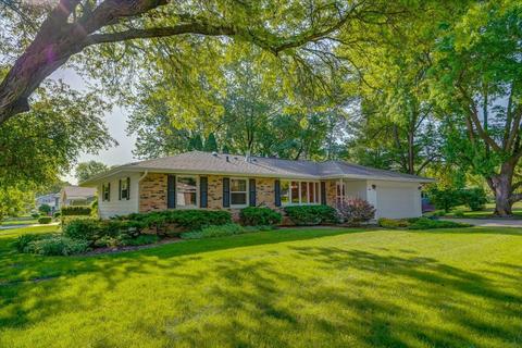 2810 Marledge St, Fitchburg, WI 53711