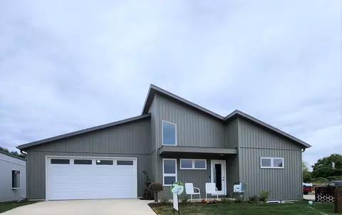 406 Cityview Blvd, Horicon, WI 53032