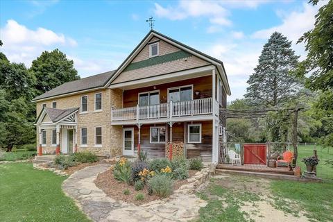 278 Old Lund Rd, Cambridge, WI 53523