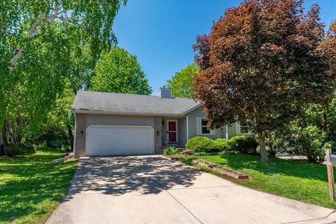 14 Oak Glen Ct, Madison, WI 53717