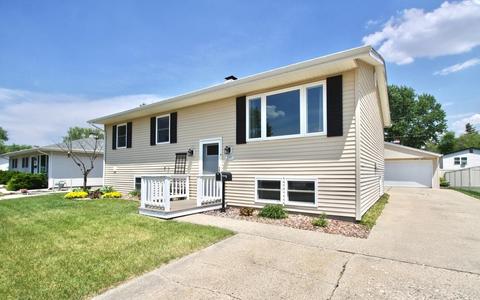 2207 Pioneer Rd, Janesville, WI 53546