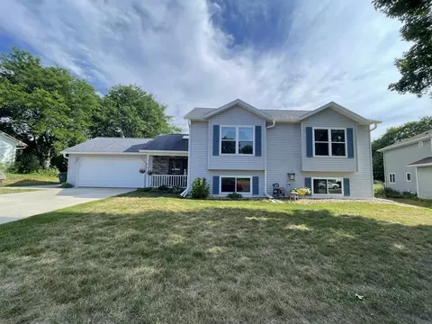 1832 Nordic Ct, Reedsburg, WI 53959