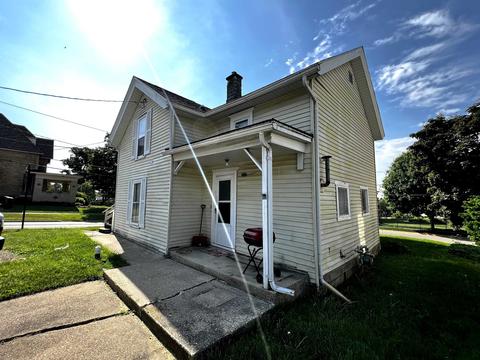 1027 13th Ave, Monroe, WI 53566
