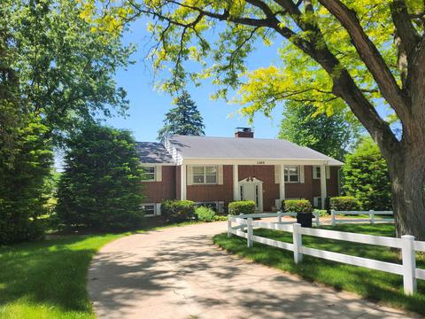 1265 Perry Dr, Platteville, WI 53818
