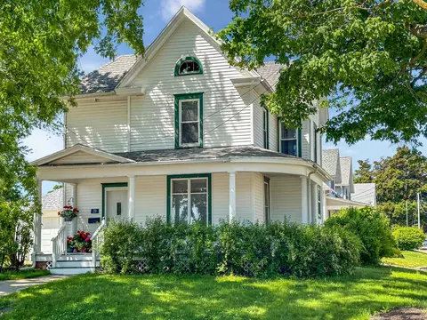 20 W Adams St, Platteville, WI 53818
