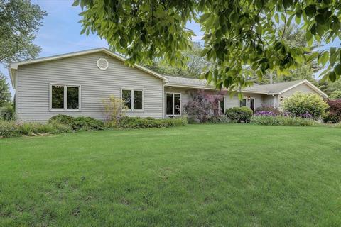 104 W Harriet St, Verona, WI 53593