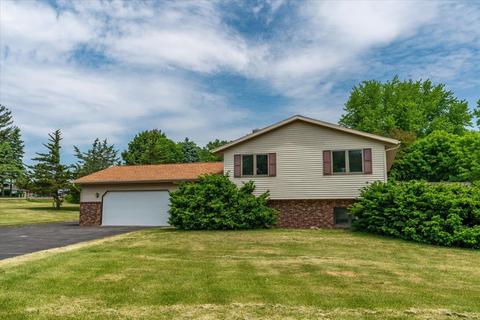6893 Donnybill Rd, Deforest, WI 53532