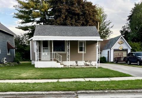 113 W Burnett St, Beaver Dam, WI 53916