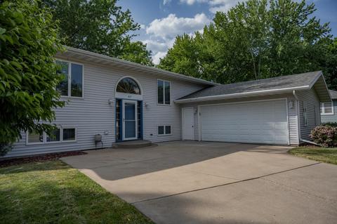 617 Grove St, Mauston, WI 53948