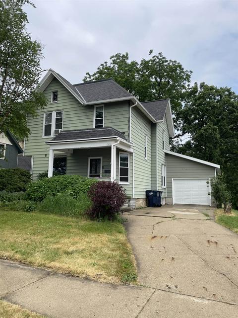 365 S Main St, Juneau, WI 53039