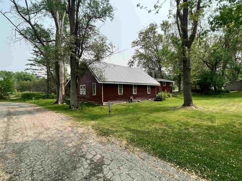 210 W Front St, Marquette, WI 53947