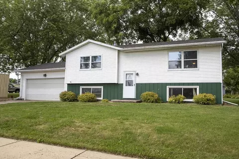 14 Washburn Rd, Deerfield, WI 53531
