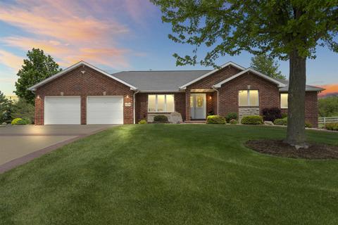 4220 Bluff Point Ct, Hazel Green, WI 53811