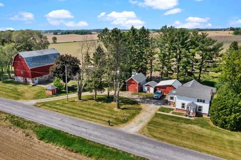 w8940 Chapel Road, Lowell, WI 53916