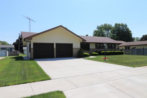 1910 N Concord Dr, Janesville, WI 53545