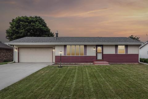 2431 Lucerne Dr, Janesville, WI 53545