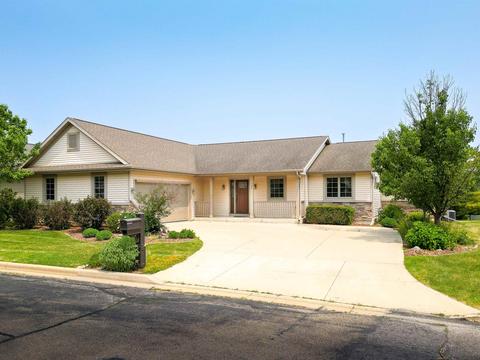 348 Hatchery Ln, Lake Mills, WI 53551