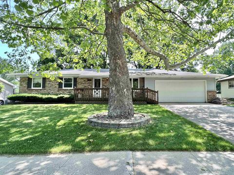 425 Hart Dr, Clinton, WI 53525