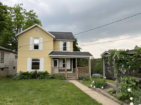 111 W Elroy St, Elroy, WI 53929
