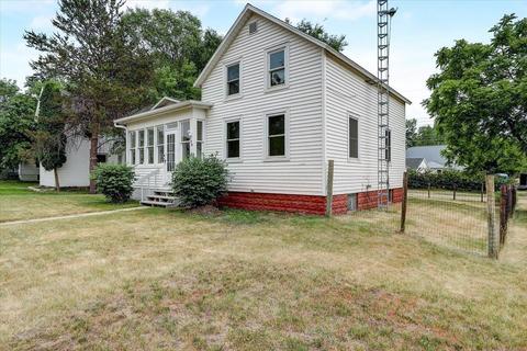 632 W Conant St, Portage, WI 53901