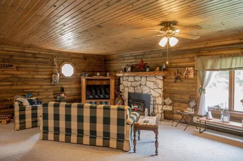 n8264 Oak Hollow Trail, New Lisbon, WI 53950