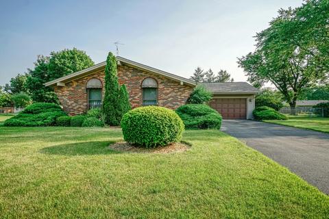590 Betsy Ross Ln, Rockton, IL 61072