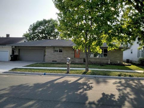 75 N High St, Markesan, WI 53946