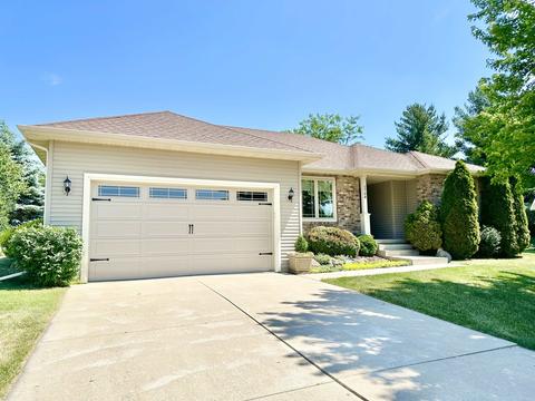 1708 Oakridge Ct, Stoughton, WI 53589
