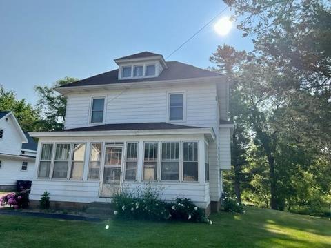 244 S High St, Markesan, WI 53946