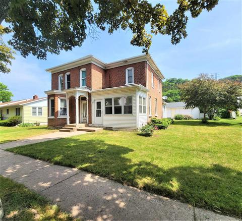 613 E Amelia St, Cassville, WI 53806