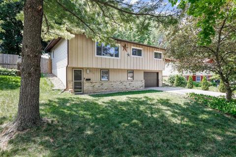 1221 Debra Ln, Madison, WI 53704