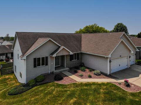 3918 Briar Crest Dr, Janesville, WI 53546
