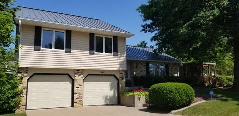 1445 Country Club Ct, Platteville, WI 53818