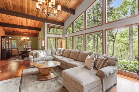 4332 Deer Run Ct, Cross Plains, WI 53528