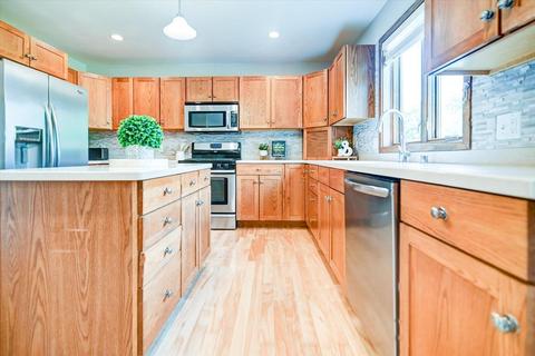 2975 Carlingford Ln, Fitchburg, WI 53711
