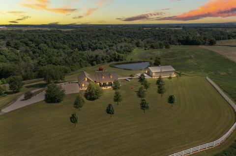 5069 Schaefer Ln, Potosi, WI 53820