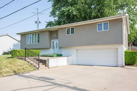 1235 21st St, Hazel Green, WI 53811