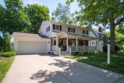 142 Kensington Dr, Madison, WI 53704