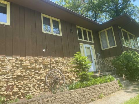 9148 Braun Rd, Cross Plains, WI 53528