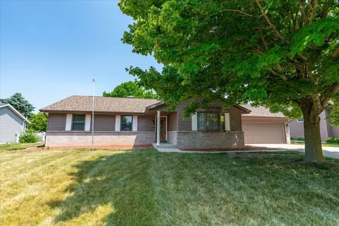 4409 Southwyck Dr, Janesville, WI 53546