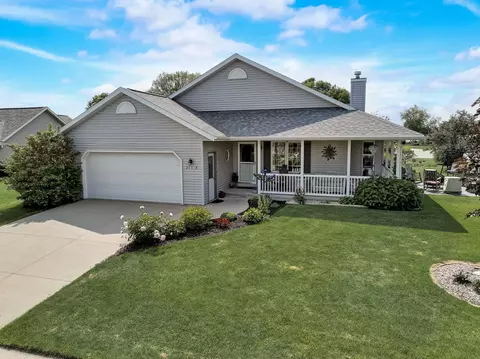 217 N Mountain Dr, Mayville, WI 53050