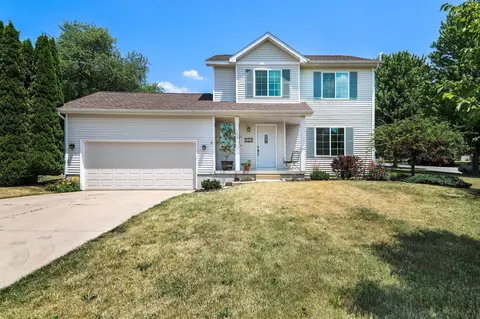 100 Stonefield Cir, Mount Horeb, WI 53572