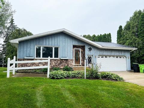 300 Hillcrest Dr, Beaver Dam, WI 53916