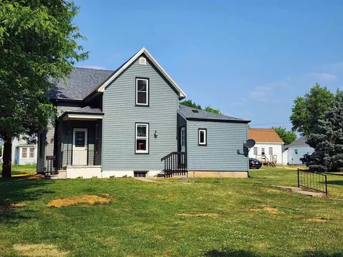 321 W Roosevelt St, Cuba City, WI 53807