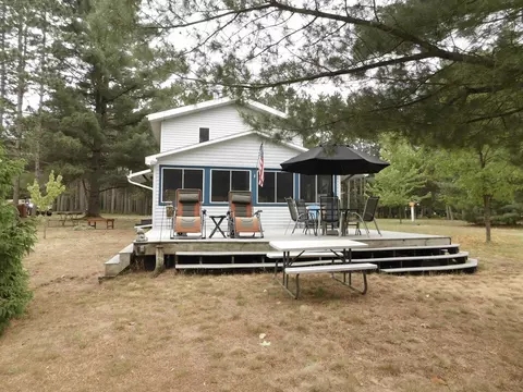 1004 E Lakeshore Dr, Avoca, WI 53506