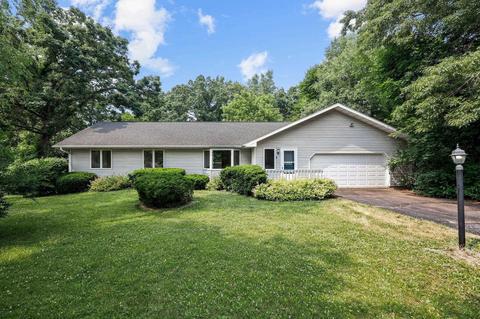 4772 Schneider Dr, Fitchburg, WI 53575